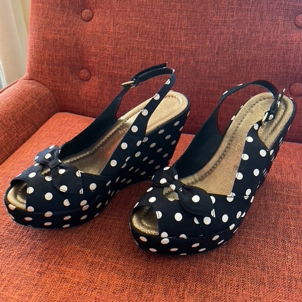 TWO PAIRS - Sam Edelman Retro Platform Heels - Size 6-7 - Picture 2 of 13